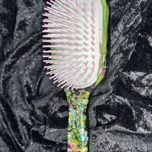 CUSTOM HANDMADE BRUSH WITH REAL FLOWERS